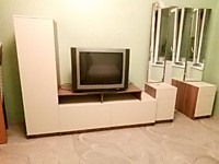 небольшая стенка с трюмо